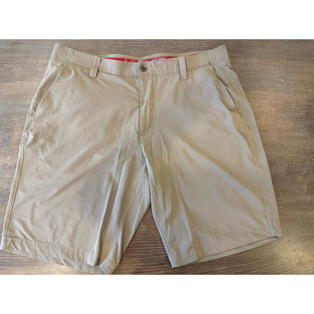 Under Armor Khaki Golf Athletic Athleisure Shorts Men size 40